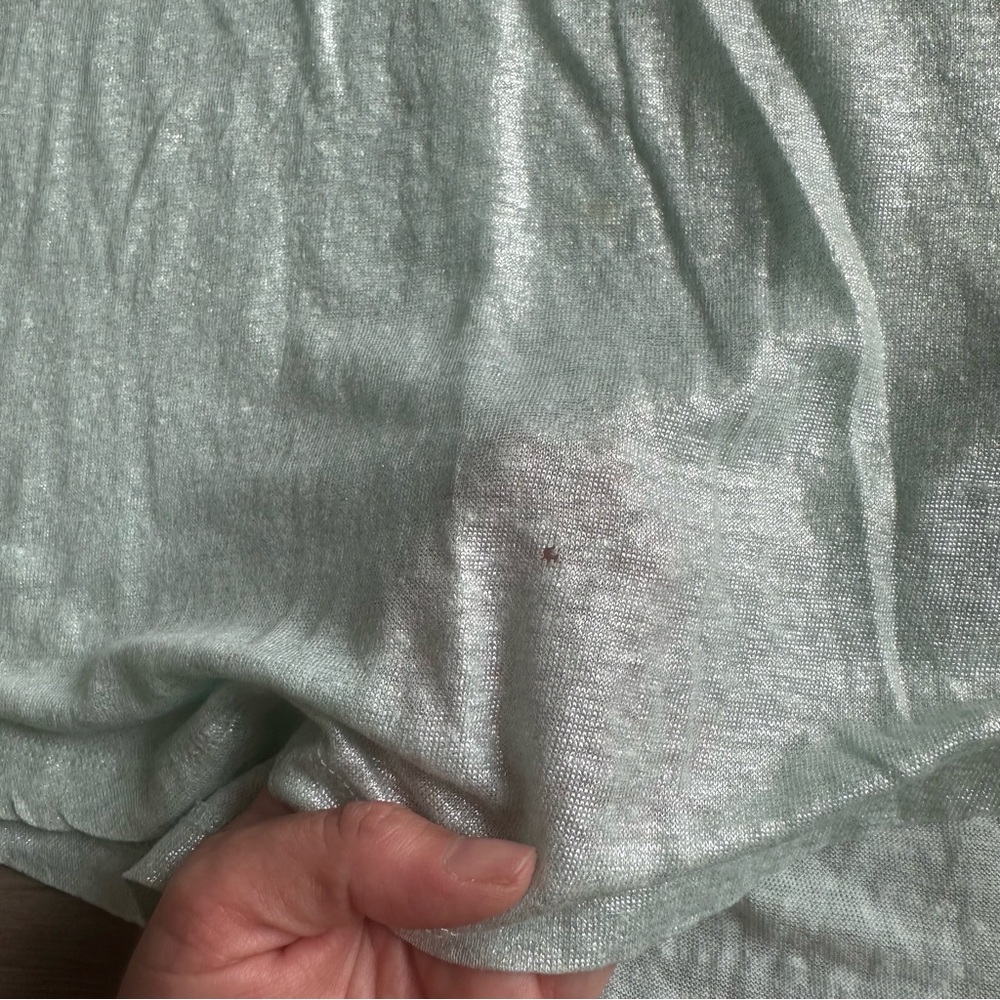 Bordeaux shimmer linen v-neck t-shirt - size medium - light teal w/ silver shimm - Picture 5 of 6